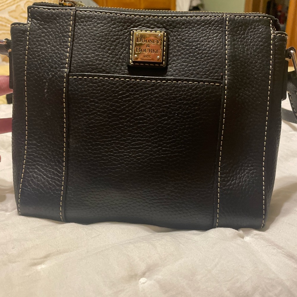 Dooney & Bourke black pebble grain crossbody bag.